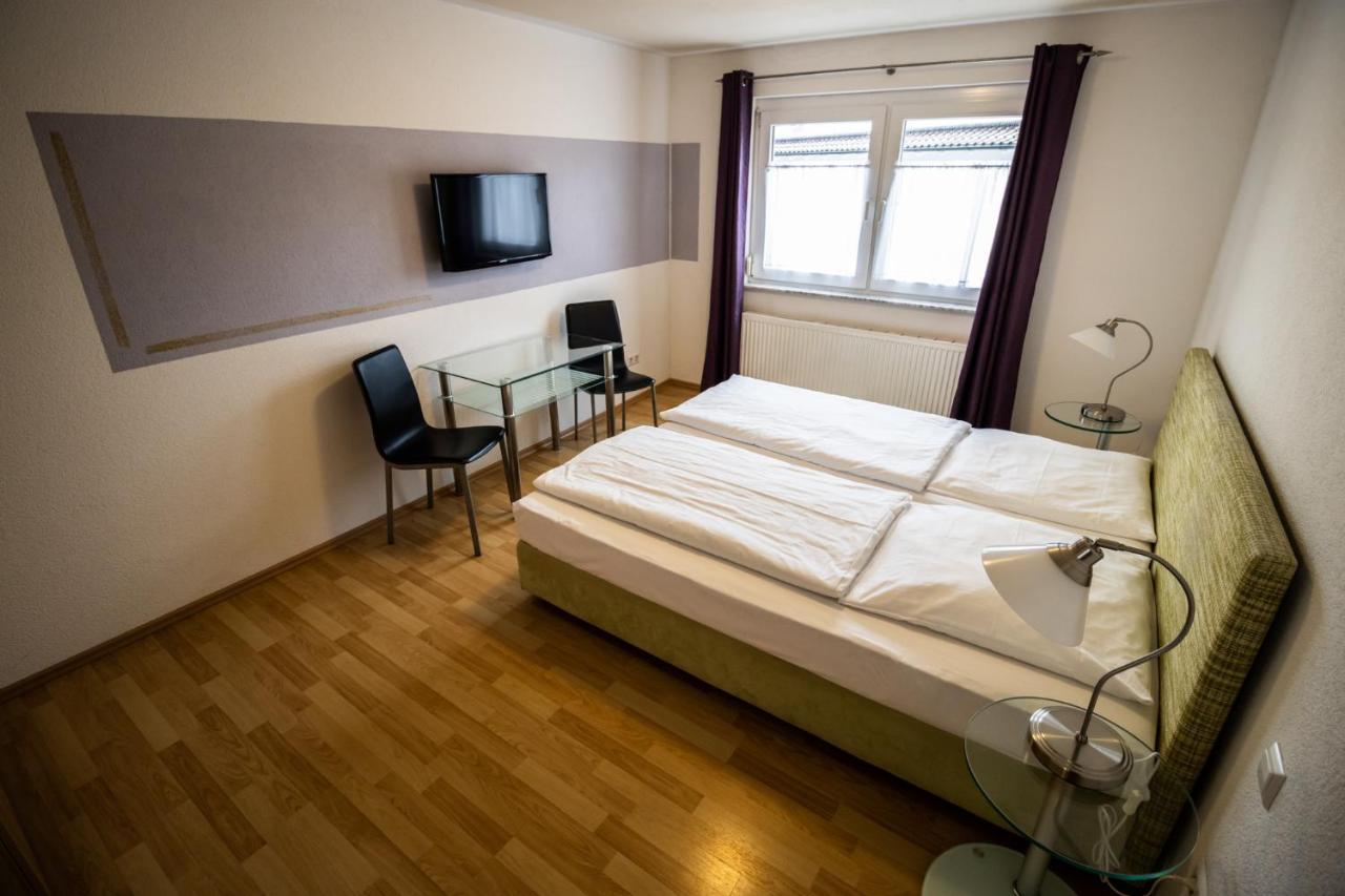 Hotel Gasthof Roessle ไวน์การ์เทิน ภายนอก รูปภาพ