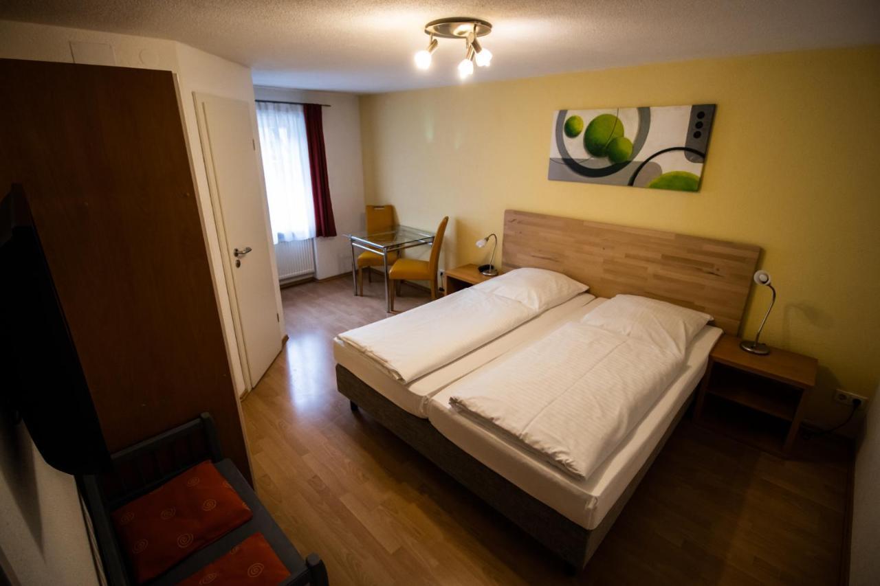 Hotel Gasthof Roessle ไวน์การ์เทิน ภายนอก รูปภาพ