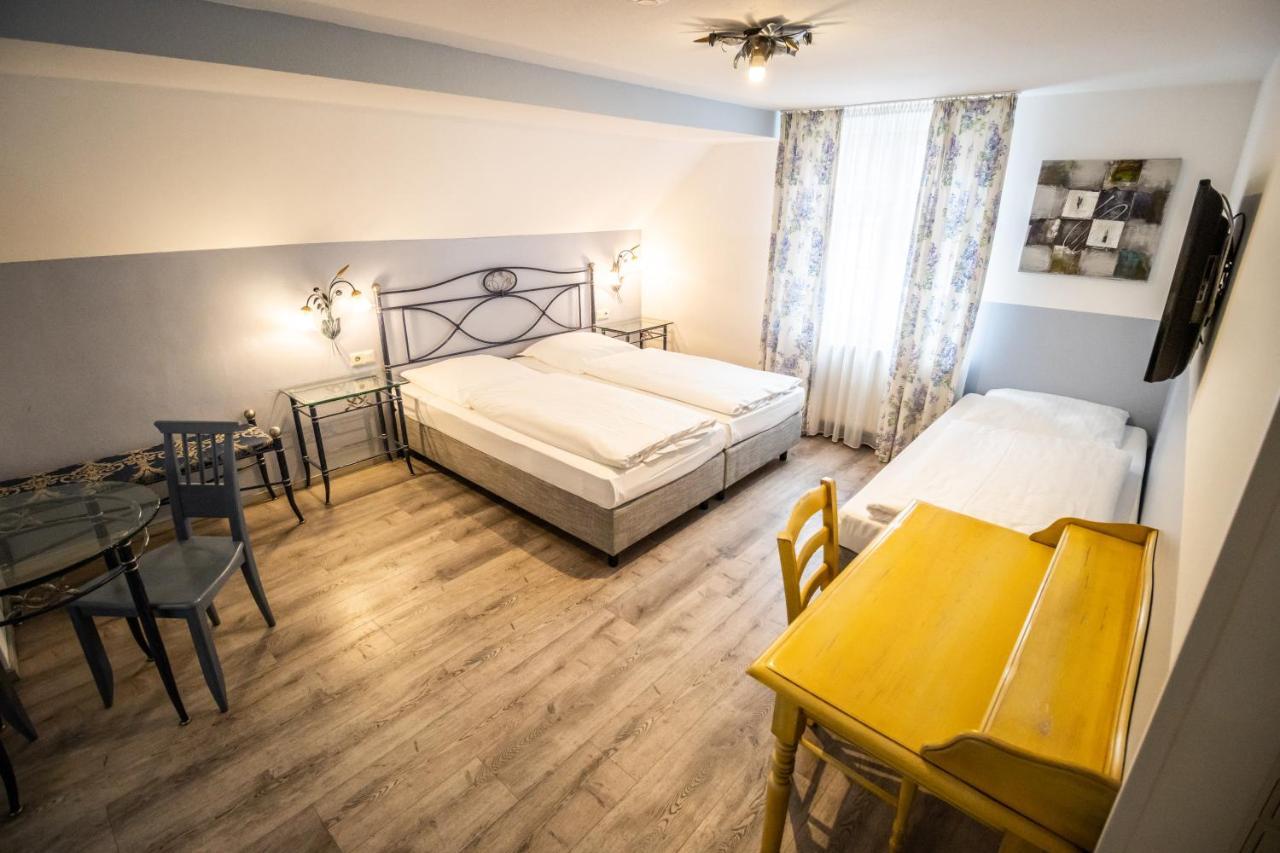 Hotel Gasthof Roessle ไวน์การ์เทิน ภายนอก รูปภาพ