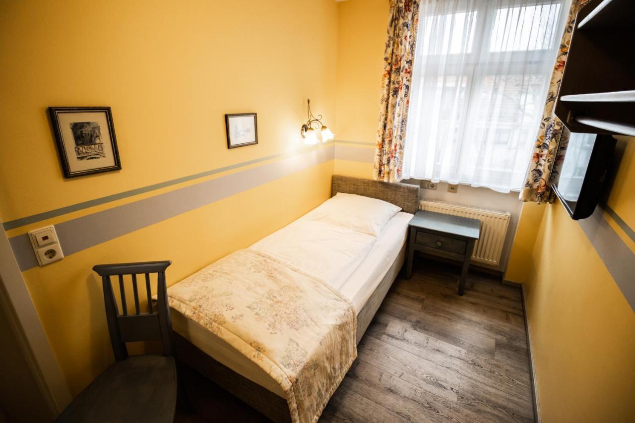 Hotel Gasthof Roessle ไวน์การ์เทิน ภายนอก รูปภาพ